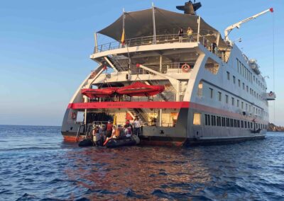 "Pangas" am Heck der Santa Cruz II. Foto: I. Kahle